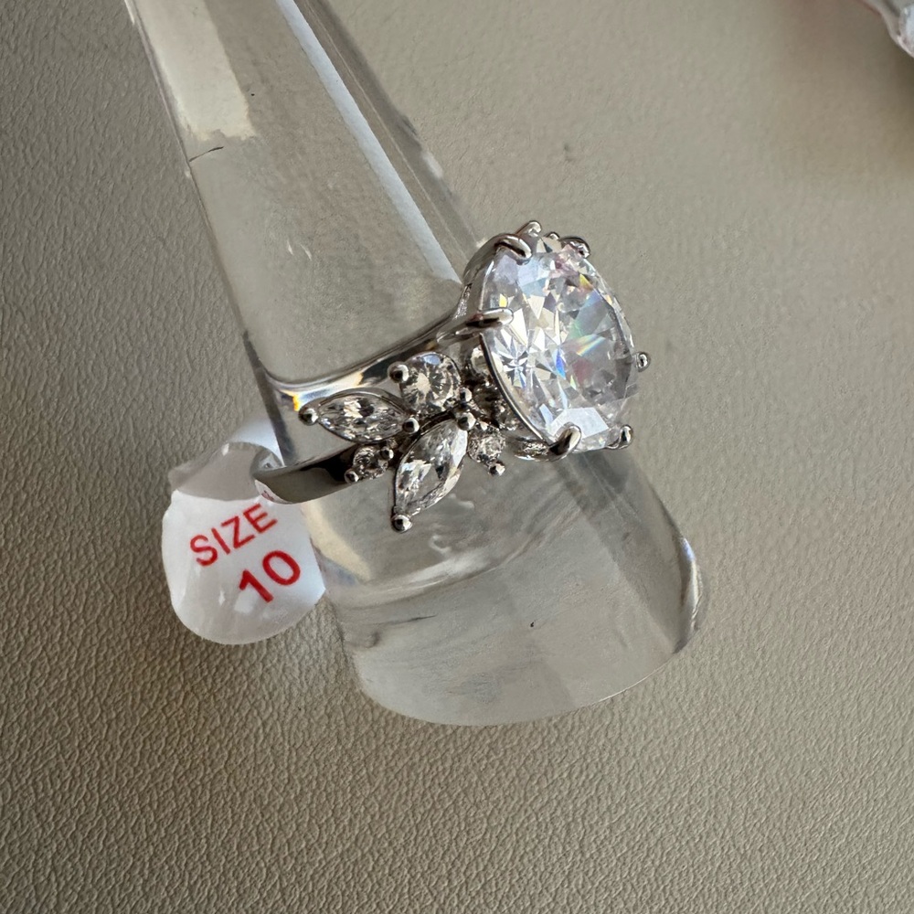 β¨ Carousel Heart Ring β¨ bomb party - Picture 3 of 7